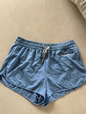 Vuori Isle Blue Women's Clementine Shorts, Size XL, 2.5” inseam